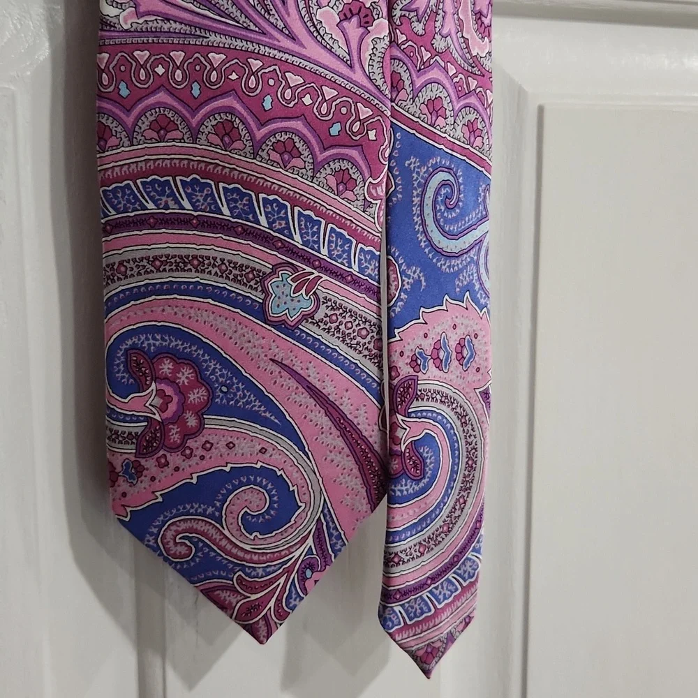 Geoffrey Beene Pink & Blue Silk Paisley Tie